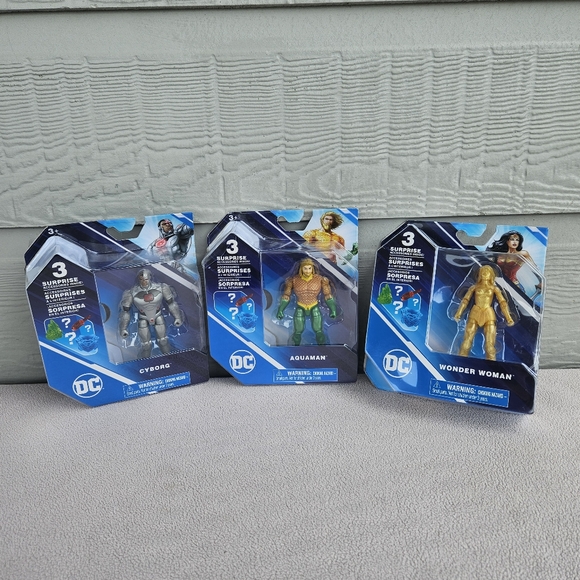 DC Comics Surprise Accessories 4" Action Figure Lot Aquaman Wonder Woman Cyborg - Picture 1 of 13